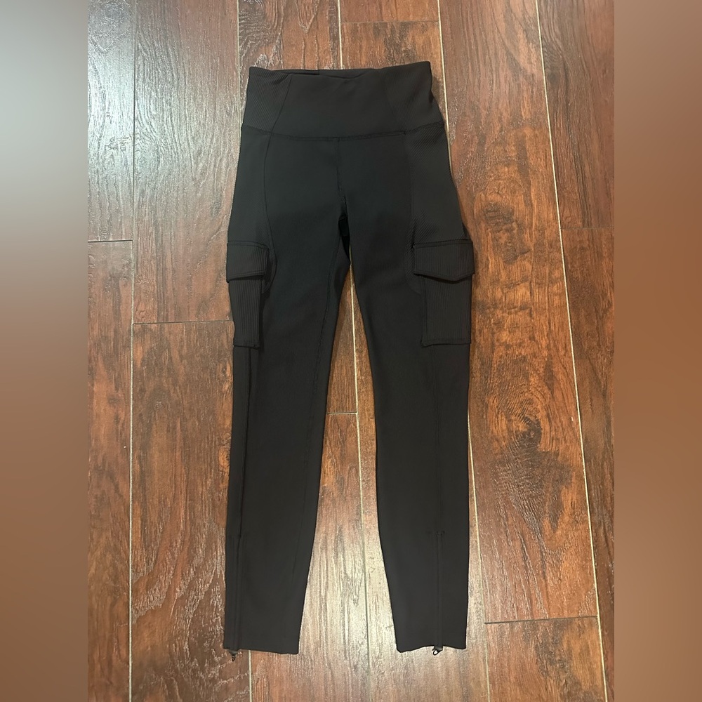 Lululemon Trail Trekker SIze 4 High-Rise 25" Black